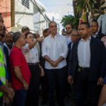 Abinader llega a Los Platanitos tras inundaciones y promete solución definitiva a histórica laguna