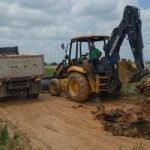 Abriendo Caminos en Bajo Yuna con equipos para reparar caminos rurales