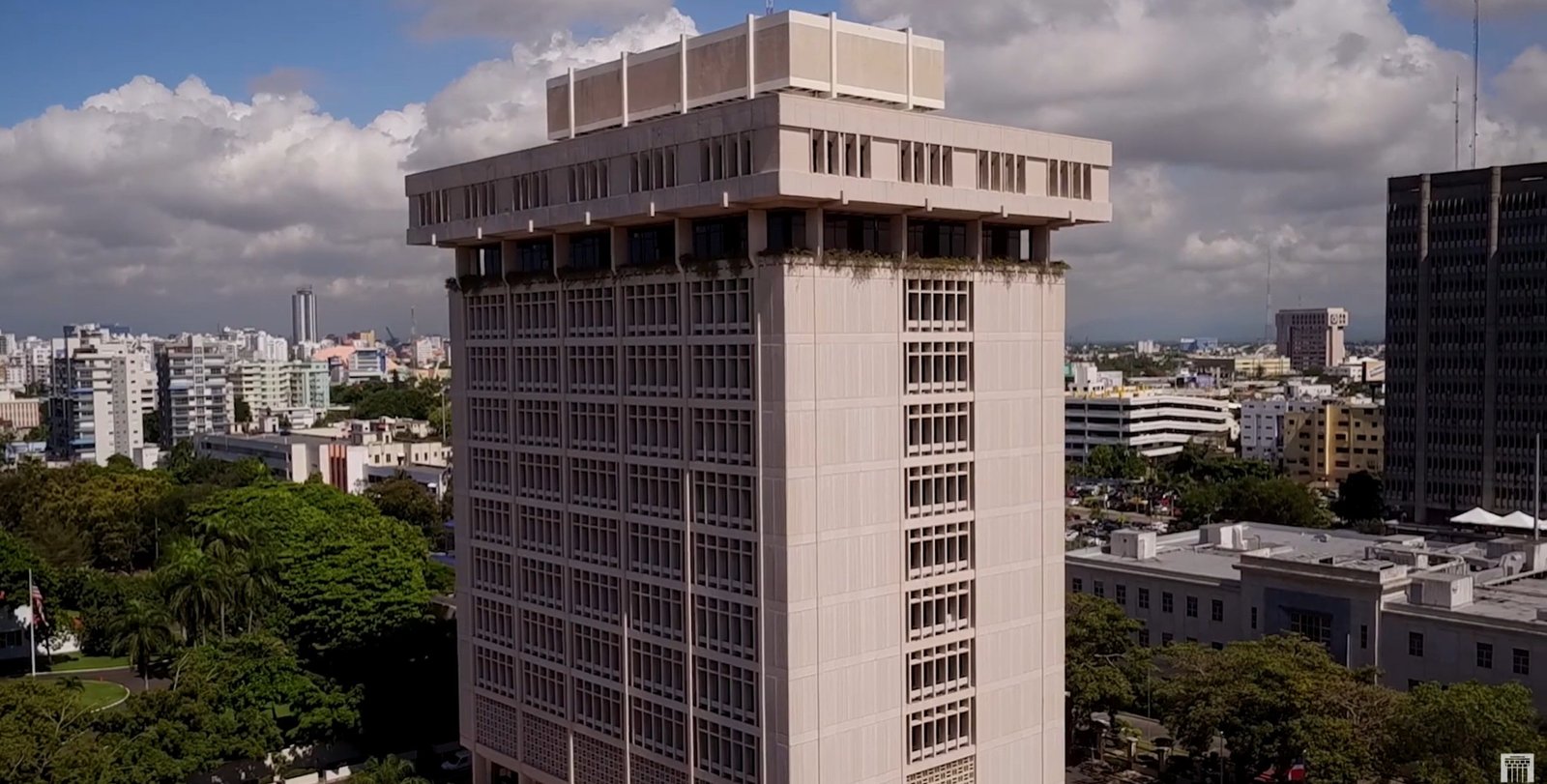 Fachada Banco Central. Remesas superan los US$3,000 millones en RD pese a incertidumbre global