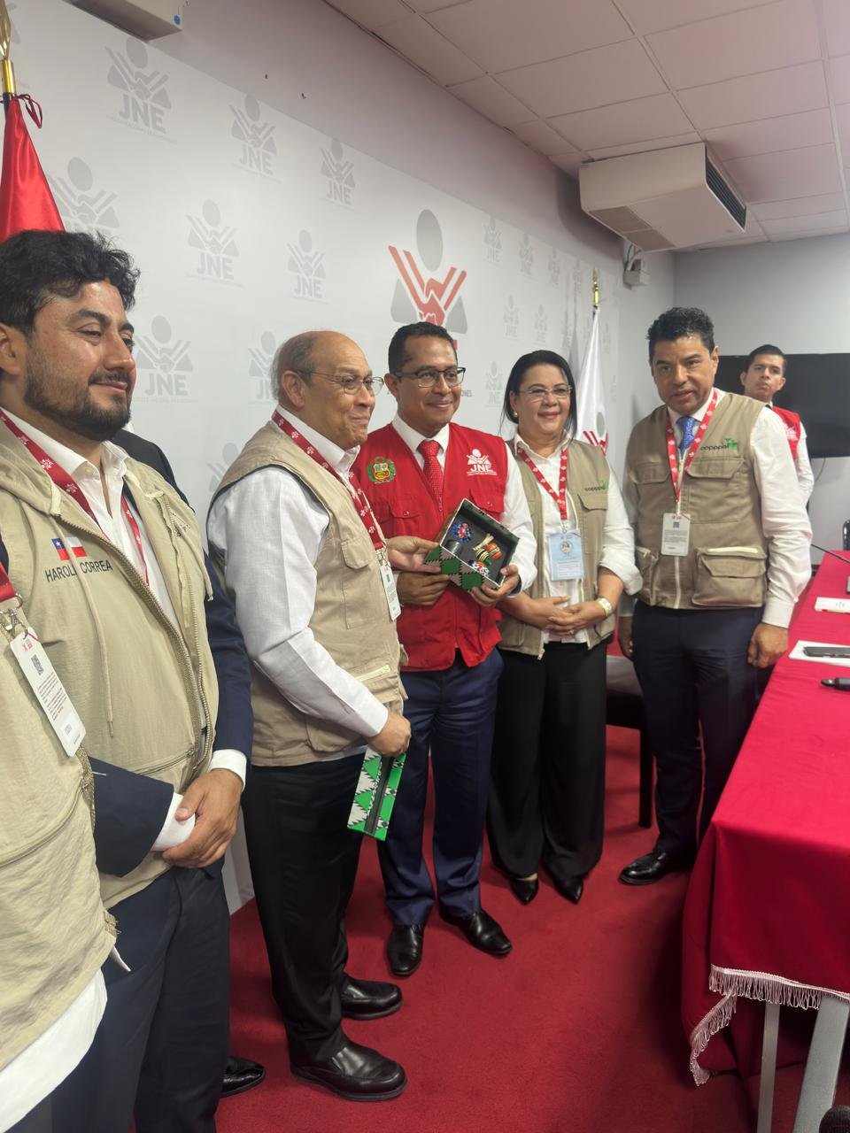 Rafael Santos en Perú durante misión de observación electoral