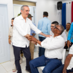 Luis Abinader se reúne con productores afectados por lluvias en Montecristi