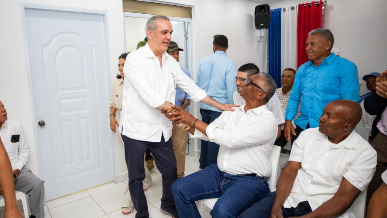 Luis Abinader se reúne con productores afectados por lluvias en Montecristi