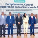 Transparencia en hospitales públicos durante conferencia organizada por el SNS sobre control y rendición de cuentas.