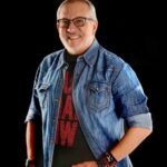 Raúl Grisanty, cantante y animador dominicano, en una presentación artística durante sus cinco décadas de carrera