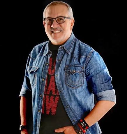 Raúl Grisanty, cantante y animador dominicano, en una presentación artística durante sus cinco décadas de carrera